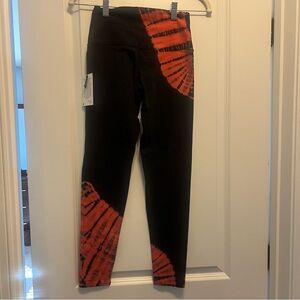Electric &rose. Onyx and coral legging. Size small. nwt